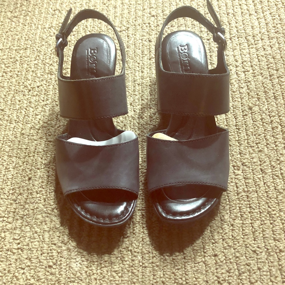 Born Ahna Sandals NIB